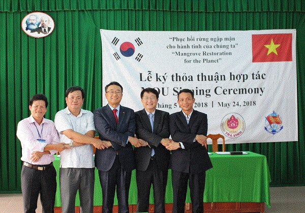 SK이노베이션은 24일 베트남 정부 및 지방자치단체의 관련 기관 및 유엔환경계획(UNEP) 등과 협력해 맹그로브 숲 복원을 위한 업무협약(MOU)을 맺었다. 사진=SK이노베이션.