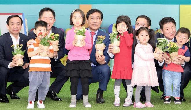 하나금융그룹은 25일 오전 서울 중구 소재 하나금융그룹 명동사옥에서 직장어린이집 건립을 위한 명동하나금융어린이집 착공식을 개최했다. 사진= 하나금융 제공.