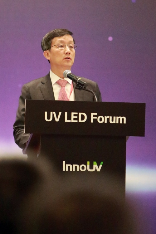 박종석 LG이노텍 사장이 29일 개최한 ‘중국 UV LED 포럼’에서 참석자들에게 인사말을 하고 있다.사진=LG이노텍. 