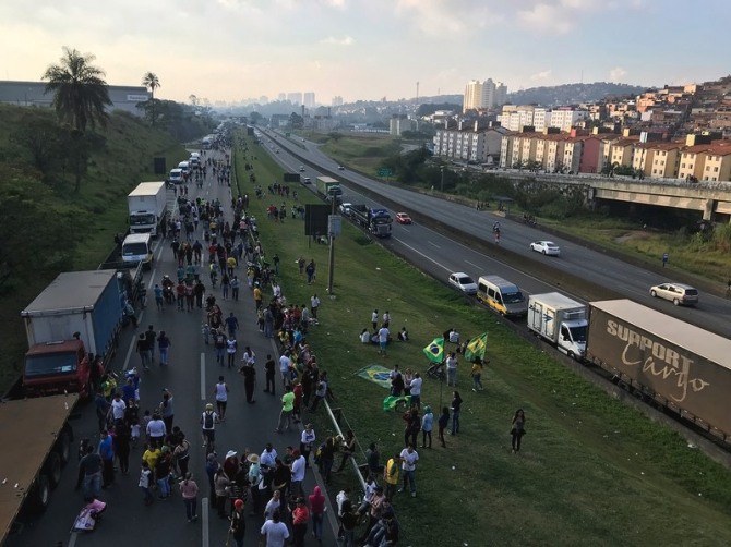 브라질 테메르 대통령은 29(일) 전국적인 트럭 파업이 “쿠데타로 이어질 가능성은 없다”고 일축했다.