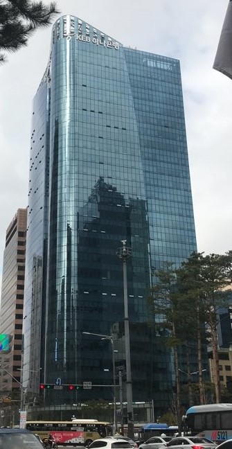 서울 중구에 위치한 KEB하나은행 본점 전경.