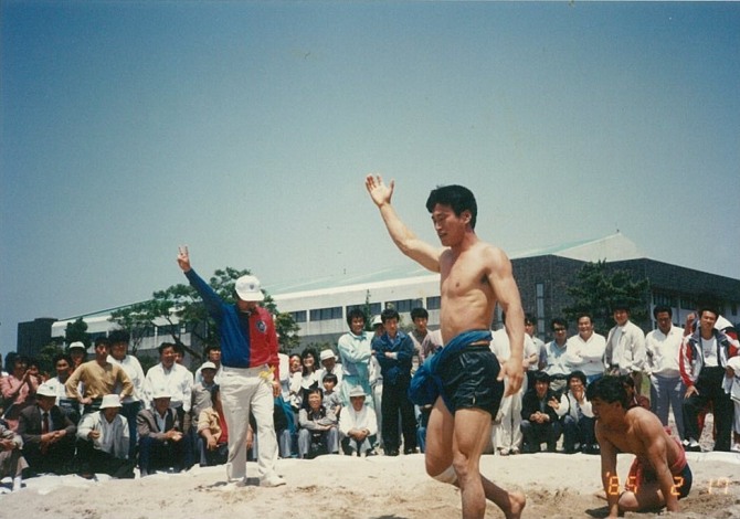 씨름왕을 차지한 문대림 후보. 사진=문대림 후보 캠프