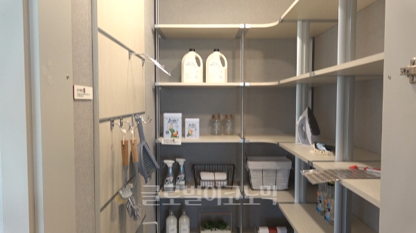 옵션으로 제공되는 펜트리.