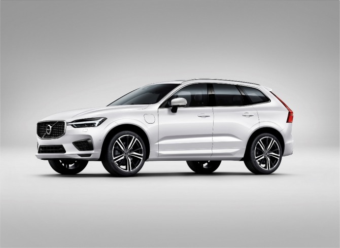 볼보코리아가 2019년형 더 뉴 XC60을 출시하고 예약판매에 들어갔다. 