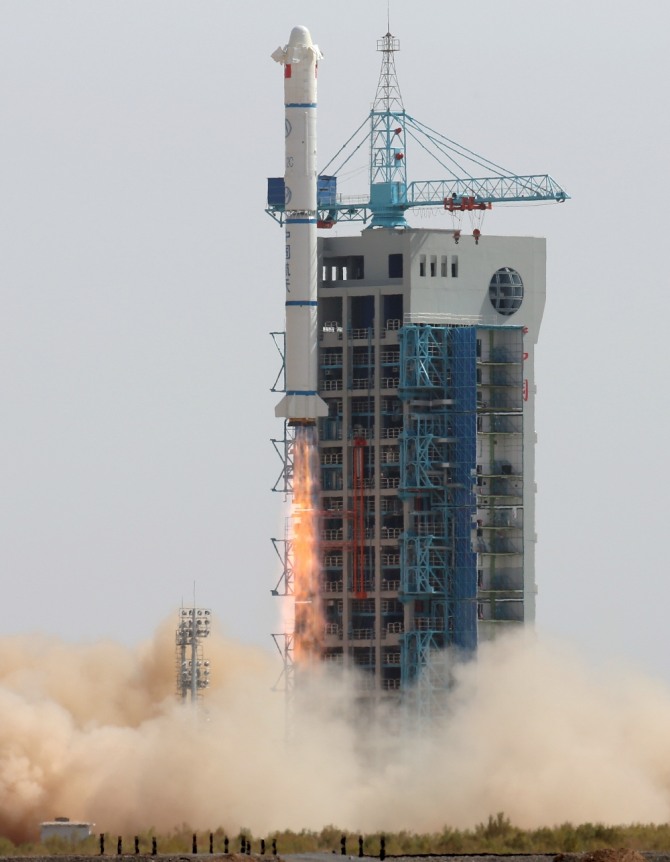 미국 우주군대 (Space Force) 창설,  지구 대기권 바깥 장악 … 육군 해군 공군 해병대 해안경비대 이어 제 6병과 신설 