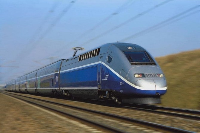 동유럽과 서유럽의 기차 이동 시간이 최대 4배 이상 차이가 있다. 사진은 프랑스의 GEC 알스톰사가 제작한 고속전철 떼제베(TGV). 자료=레일유럽