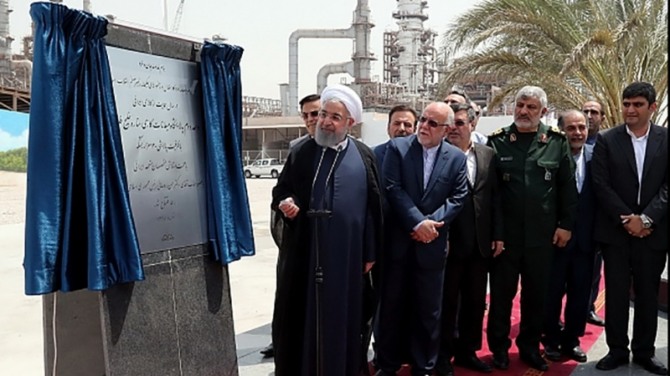 이란 남부에서 하산 로하니 대통령의 감독 하에 세계 최대의 액화석유가스 정련소가 조업을 개시했다. 자료=이란 대통령부