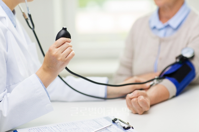 '고혈압약 발암물질' 논란이 환자들의 불안감을 높이고 있다.