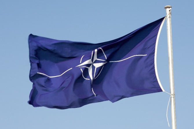 벨기에 브뤼셀의 NATO본부에 NATO기가 휘날리고 있다.  자료=글로벌이코노믹