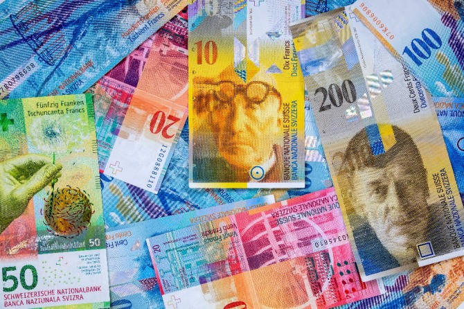크레딧 스위스 은행이 리먼 브러더스로부터 배상금을 받아내게 되었다. 스위스 현지의 화폐. 자료=글로벌이코노믹