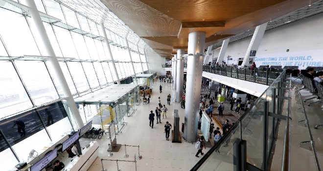 김포공항 면세점 입찰에 롯데면세점, 신라면세점, 신세계면세점, 두산면세점이 출사표를 던졌다. 지난 6월 마무리된 인천공항 면세점 입찰에 이어 4개 업체가 다시 경쟁하게 됐다. 사진=뉴시스