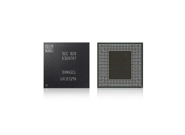 삼성전자 2세대 10나노급 8GB LPDDR4X 모바일 D램 패키지. 사진=삼성전자. 