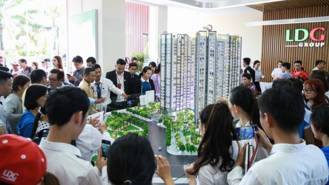 Saigon South Saigon River 은행에 있는 스마트 아파트가 고객들의 큰 관심을 끌고 있다.