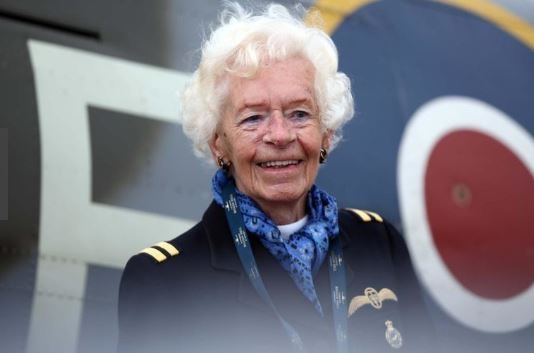 101세로 타계한 영국 공군 여성 조종사 메리 엘리스.