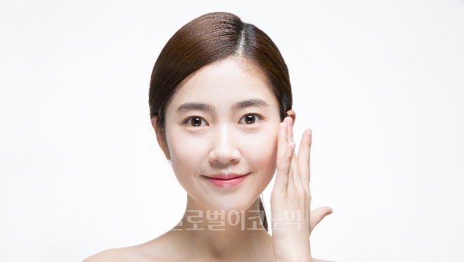 저분자 콜라겐 펩타이드가 실시간 검색어에 오르는 등 화제다.