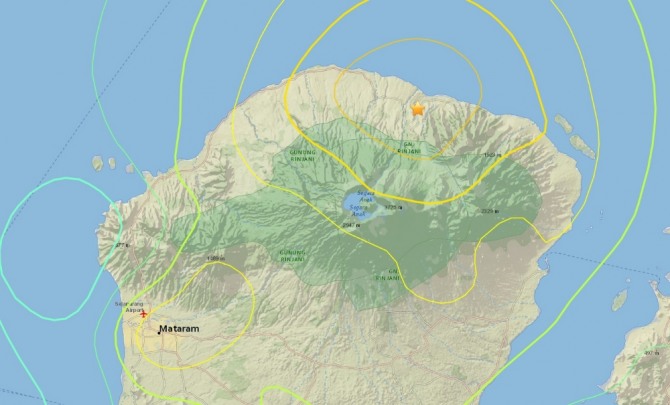 인도네시아 롬복 섬에서 발생한 강진으로 활화산 린자니 산에 자유여행 관광객 560명이 고립되어 있다. 자료=미국지질조사국