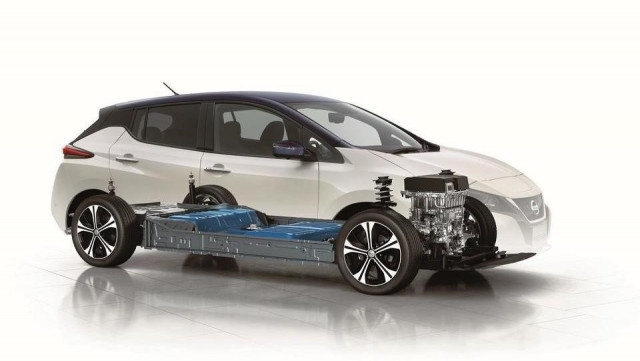 일본 닛산자동차가 LG화학의 배터리를 탑재한 신형 전기차(EV)를 선보인다.