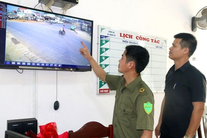 베트남 지방 경찰들이 높은 업무강도와 스트레스에 비해 낮은 임금으로 경찰직을 스스로 그만두고 있다.