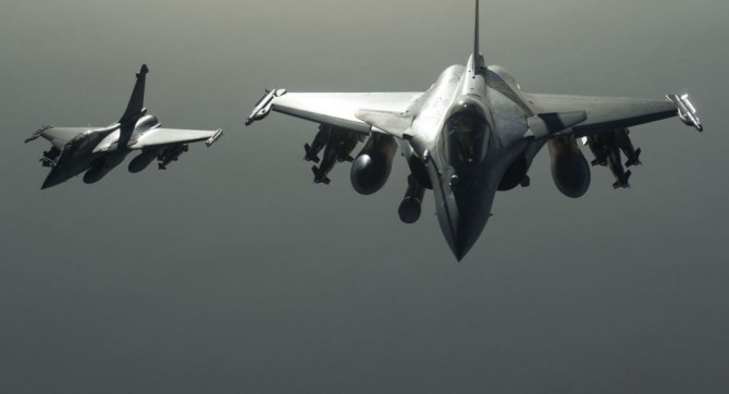 인도 공군이 프랑스 전투기 '라팔' 36기를 구매하는 계약은 사상 최대의 사기라는 비난 성명이 뉴 델리에서 발표됐다.. 자료=프랑스軍