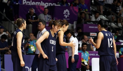 남북 단일팀으로 나선 여자농구 선수들이 대만에 아쉽게 패배했다. 사진=뉴시스
