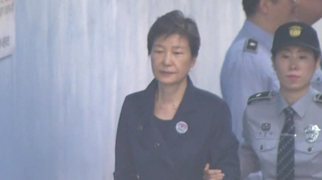 법정에 출석하고 있는 박근혜 전 대통령 모습