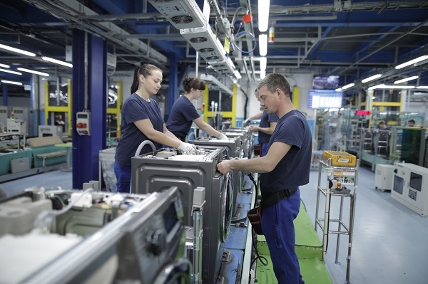 삼성전자 폴란드 공장의 제조 현장 모습. 사진=삼성전자.