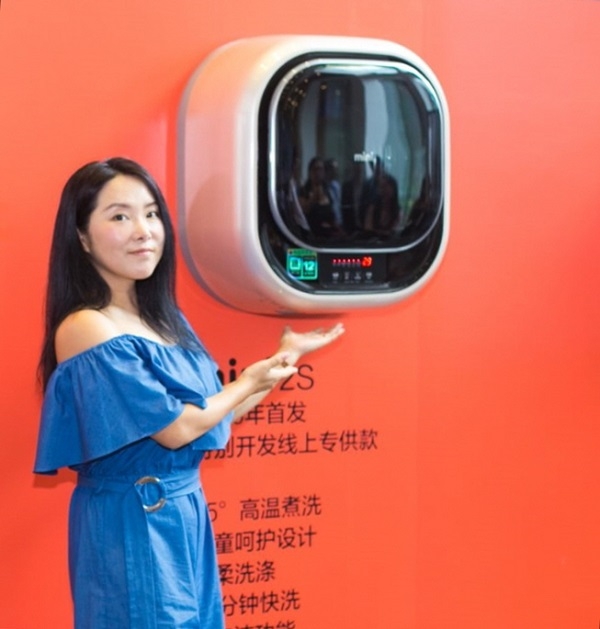 중국 항저우 알리바바 본사 대우전자 벽걸이 드럼세탁기 '미니' 제품 소개하는 모습. 사진=대우전자.