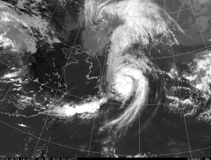 초속 60m의 강력한 태풍 21호 '제비'가 4일 정오에 일본 도쿠시마현 남부에 상륙했다. 자료=일본기상청