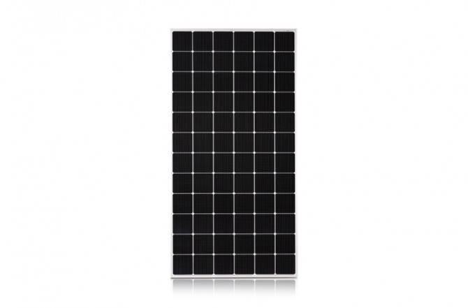 LG솔라에너지의 태양광 패널 제품 사진.