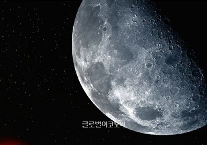 구글 어스의 콘텐츠 중 하나인 '구글 문'에서 외계인들이 달의 표면에 선진 문명을 건설했다고 주장하고 있다.