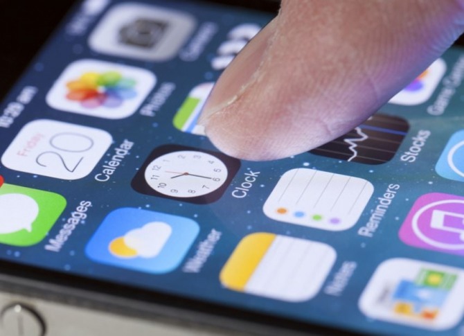 애플이 오는 9월 12일 공식 발표하는 신형 아이폰 3종에는 지문인식 디스플레이 기능을 탑재하지 않을 것으로 알려졌다.