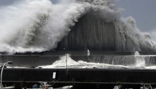 제21호 태풍 제비가 일본 중부지역을 강타한 데 이어 홋카이도에 강진까지 발생했다. 신일철주금 JFE스틸 등 철강사들의 가동이 중단되는 등 피해가 속출하고 있다. 