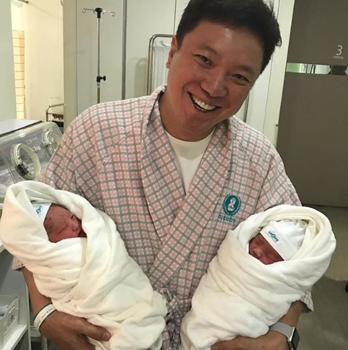 무지컬 배우 정성화가 지난 6일 쌍둥이를 얻어 세 자녀를 가진 다둥이 아빠가 됐다. 사진=정성화 인스타그램 캡처