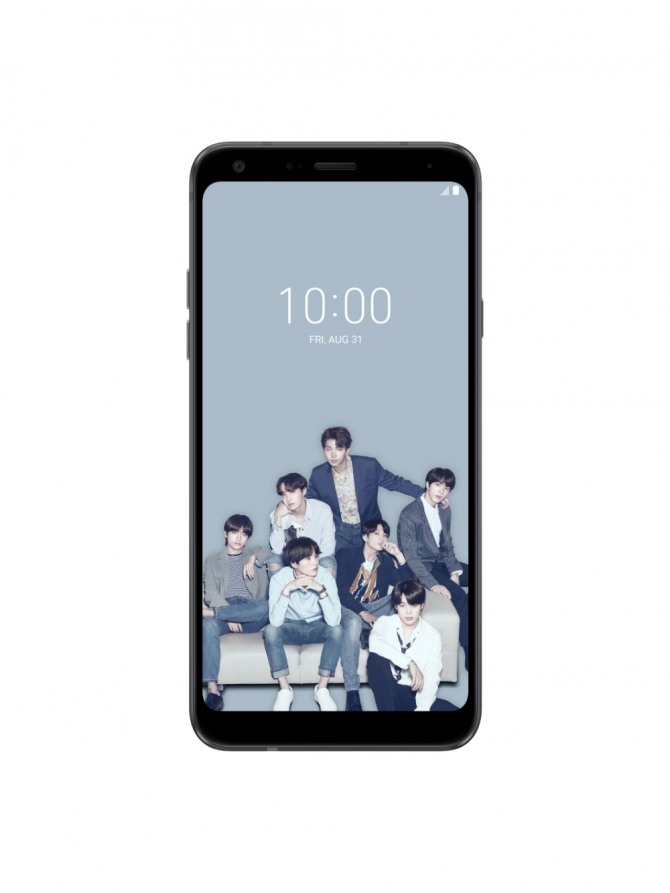 LG전자가 방탄소년단 관련 컨텐츠를 다양하게 담은 스마트폰 ‘LG Q7 BTS 에디션’ 예약 판매를 시작한다.