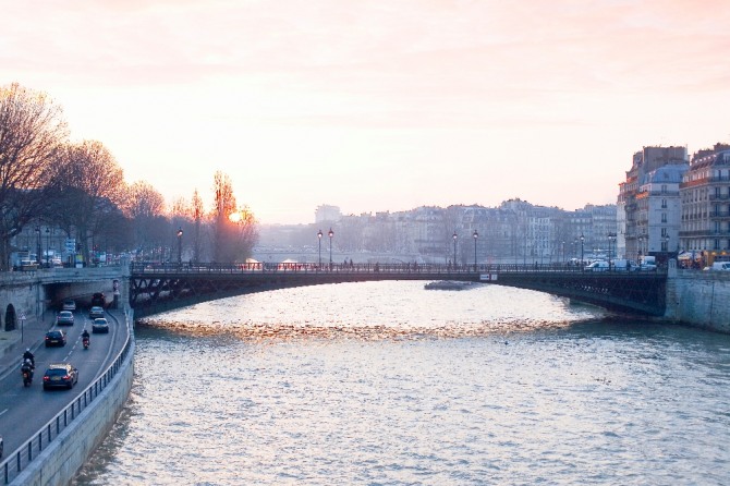기요틴을 발명한 나라 프랑스의 파리 세느강변.  자료=글로벌이코노믹