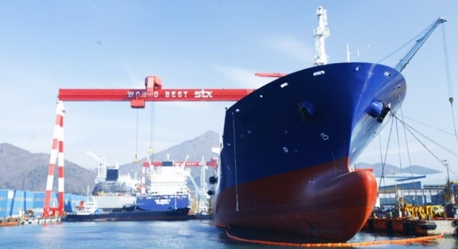 STX조선은 지난 12일 그리스 선사인 오션골드(OceanGold Tankers Inc.)사의 50K DWT MR 탱커 2차 옵션 2척에 대한 R/G(선수금환급보증)을 KDB산업은행으로부터 발급 받았다고 밝혔다. 사진=STX조선.