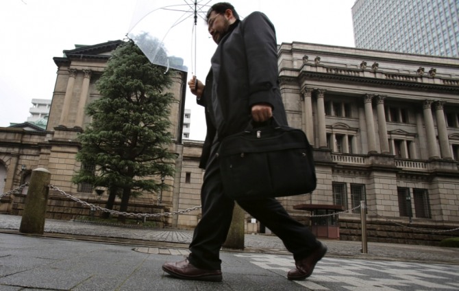 일본 도쿄증시가 1% 가까이 상승했다. 한국 증시에서 코스피와 코스닥이 횡보 장세를 보이고 있는 것과는 대조적이다.   