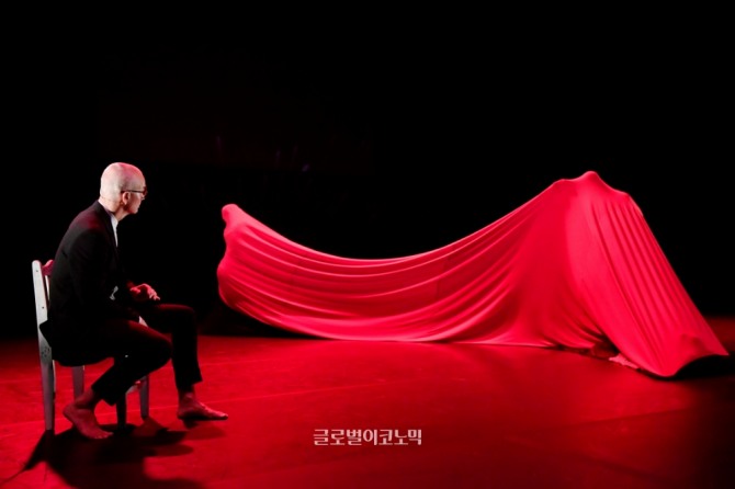최성옥 안무, 오토 브루사티 연출의 '베토벤과 카알 in 성남'