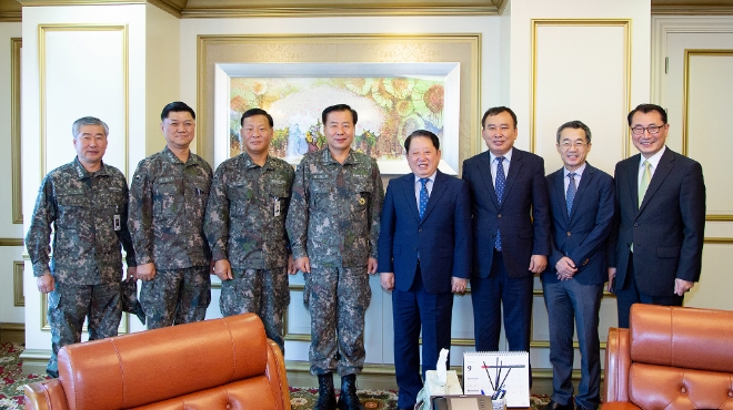 한국선급(KR)은 지난 17일 해군참모총장이 부산에 위치한 한국선급 본사를 공식 방문하여 한국선급과 해군 간의 지속적인 교류·협력 방안에 대해 논의했다. 사진=한국선급