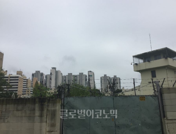 서울 송파구 옛 성동구치소 부지. 현지 공인중개사는 추석연휴에도 각종 문의 전화가 빗발쳤고 부지를 보러 온 방문객도 더러 있었다고 전했다.