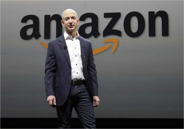 세계 최대 전자상거래 업체 아마존 창업자 제프 베조스가 포브스가 발표한 미국 400대 부자 순위 1위에 올랐다.