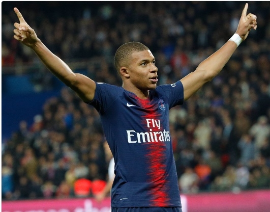 킬리안 음바페가 8일(한국시각) 프랑스 파리의 파르크 데 프린스에서 열린 2018-2019 프랑스 리그1 9라운드에서 무려 4골을 터트리며 올림피크 리옹을 5-0으로 제압했다.사진=PSG 공식 트위터 캡처