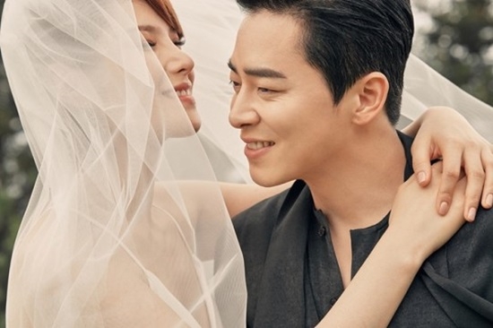 배우 조정석과 가수 거미가 언약식을 통해 부부의 연을 맺었다. 사진=씨제스엔터테인먼트