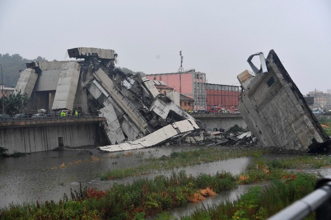 지난 8월 발생했던 제노바 모란디 다리 붕괴 현장. 사진=뉴시스