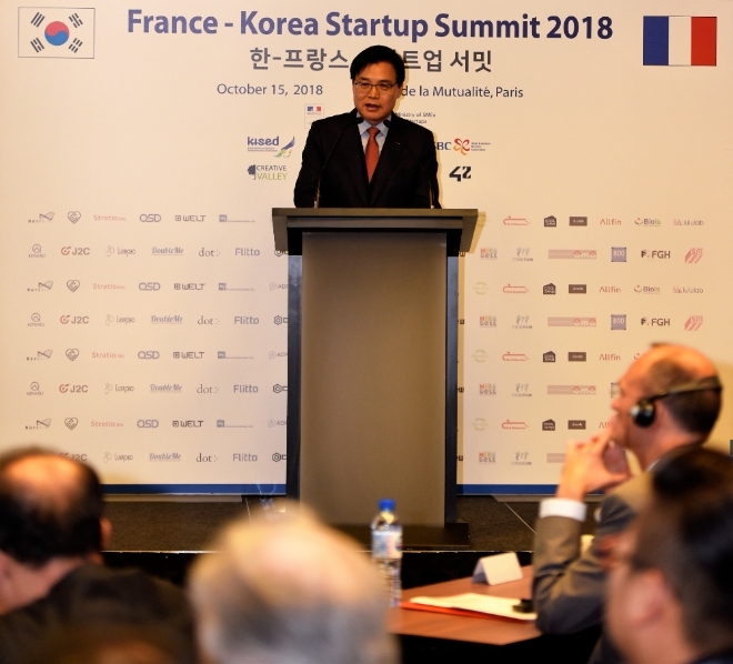 KOTRA는 유럽 3대 시장이자 세계 6위 경제대국인 프랑스 국빈 순방에 맞춰 한국무역협회와 공동으로 15일(현지시각) 파리에서 ‘한-프랑스 비즈니스 파트너십’을 개최했다. 사진=코트라 