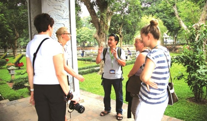 베트남은 점수에 따라 차등적인 혜택을 받는 관광 가이드 등급제를 실시한다.