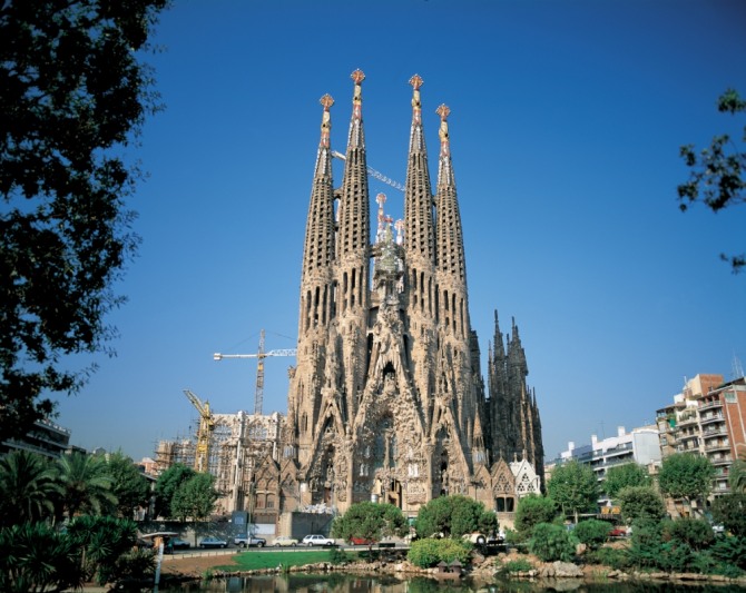 스페인 바르셀로나의 명물 '사그라다 파밀리아'가 100여 년 동안 불법 건축을 해온 것으로 드러났다. 자료=글로벌이코노믹