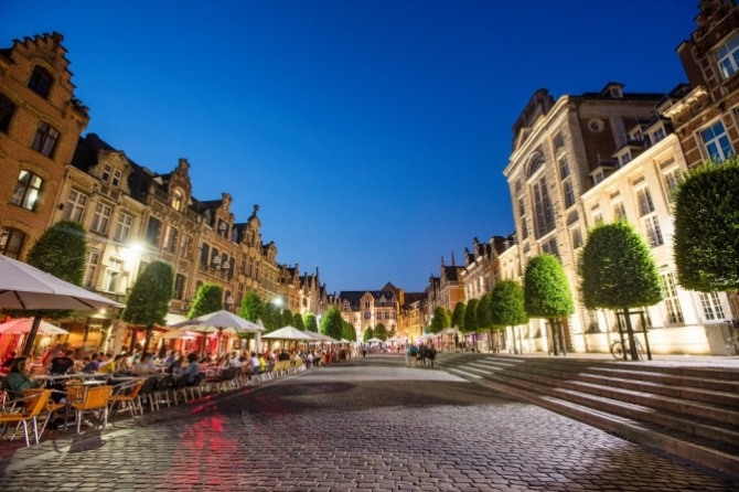 벨기에의 대표적인 대학도시인 루벤시의 오드 마크트 거리. AB인베브사가 위치한 도시이기도 하며, 세계에서 가장 긴 맥주 골목으로 유명하다. 사진=Visit Flanders
