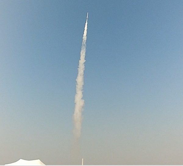 카이스트가 4일 오전 새만금에서 우리새 3호 로켓을 발사한 직후의 모습(사진=카이스트 동영상 캡처)