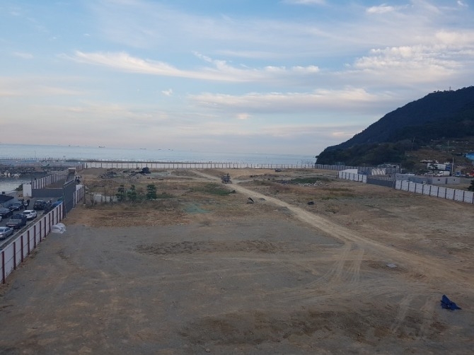 부산 영도구 동삼동 1180번지. 바다와 산이 어우러진 이곳은 다름아닌 부산 오션시티 푸르지오가 들어서게 될 현장이다. 이 아름다운 경치의 완성은 대우건설이 아니라 새 보금자리에서 최선을 다해 살아낼 바로 이글을 읽고 있는 독자들이 아닐까?.